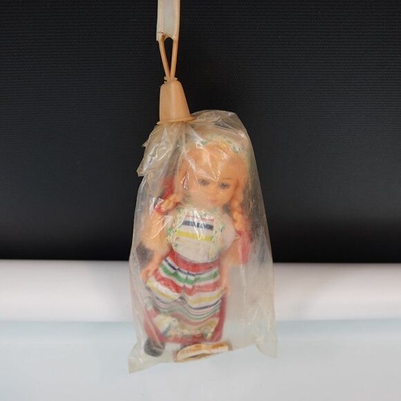 Sweden Vintage 60s Dolls from Around the World - Picture 2 of 8